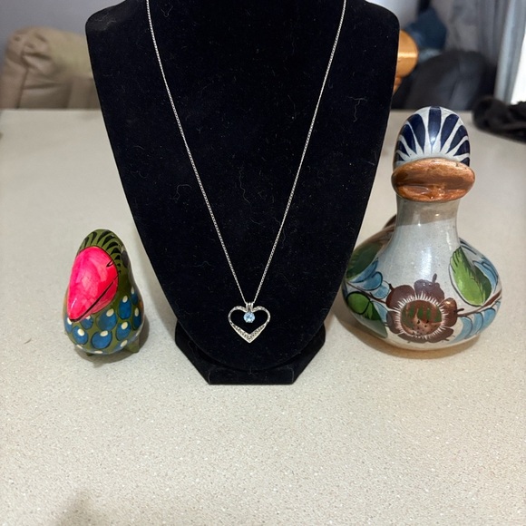 Vintage 1980’s Avon silver blue topaz heart pendant necklace - Picture 5 of 5